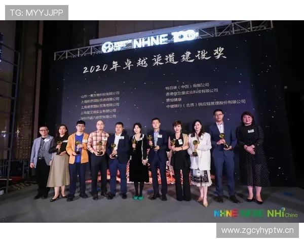 亚足联全新荣耀绽放年度颁奖典礼揭晓璀璨奖杯设计与足球盛典瞬间
